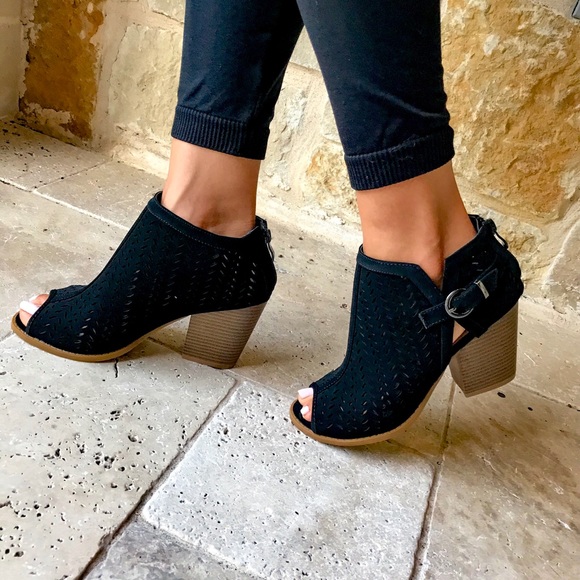 Shoes - 1 LEFT Open Toe Black Wedge Perforated Bootie 8.5